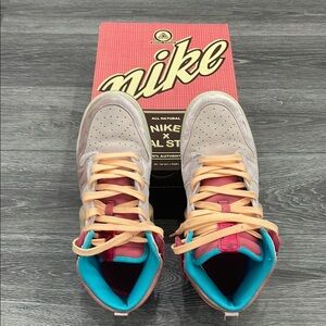 Stylish High-Top Sneakers with Teal and Peach Highlights